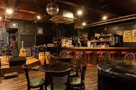 LIVE MUSIC PUB PAPER MOON